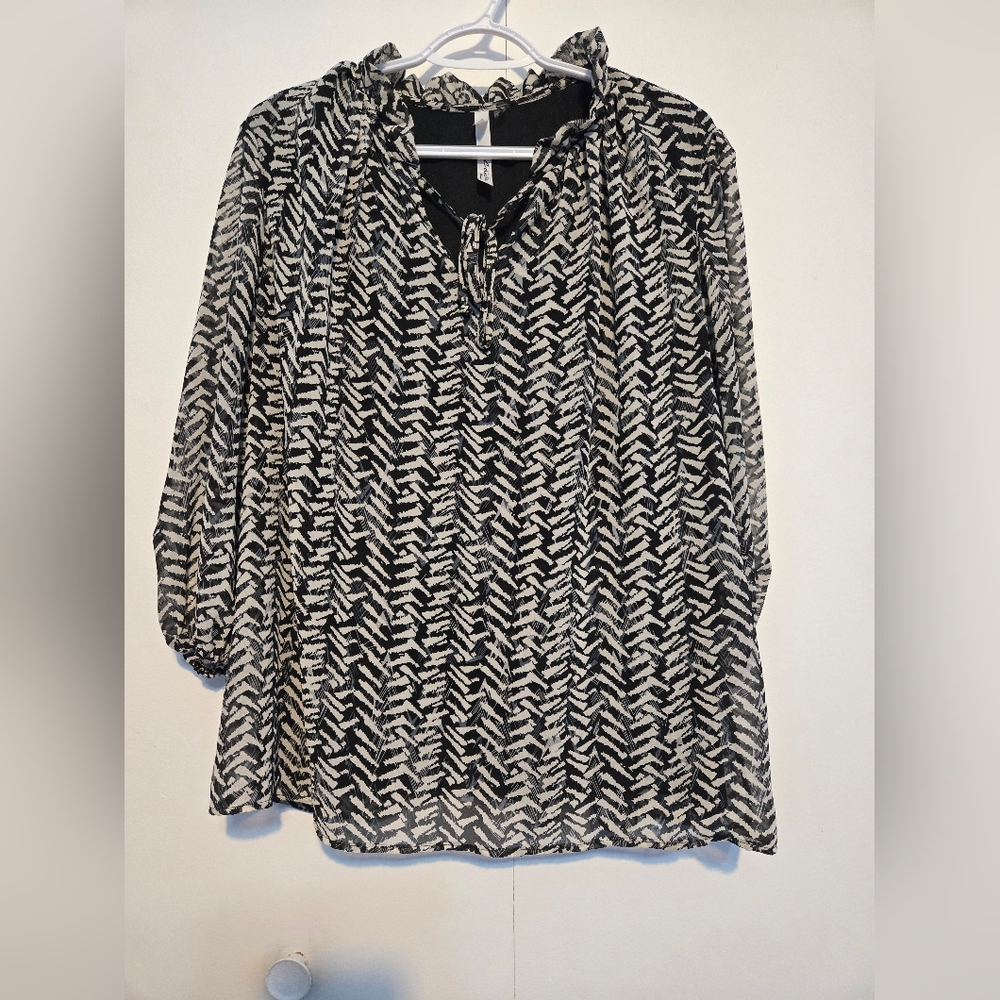 NY Collection Black and White Chevron Blouse- Size 2X